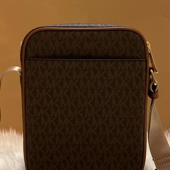 Michael Kors Jet Set Travel Medium Bag Crossbody - Picture 5 of 9